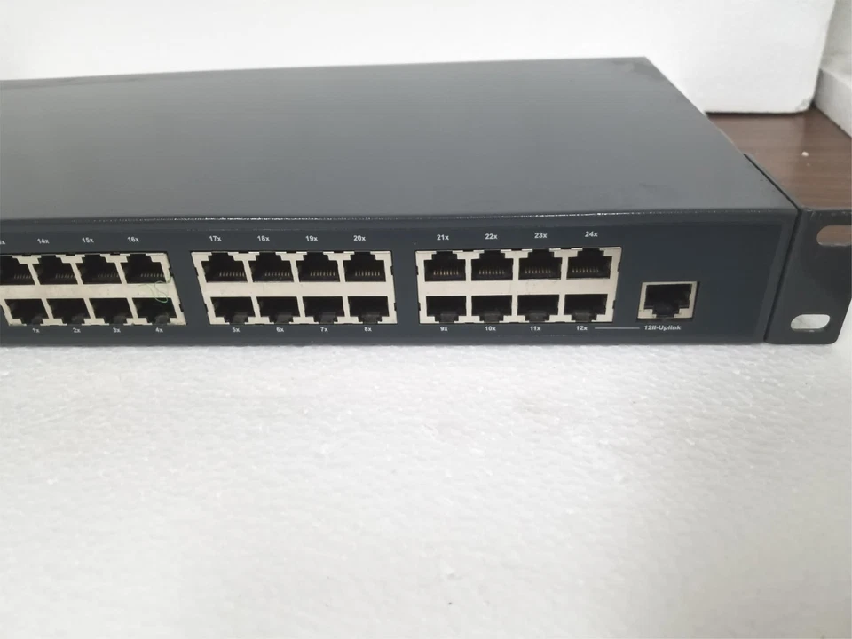 Hawking Technology BlackHawk PN824ES 24 puertos 10/100 detección automática Foto 3 de 4