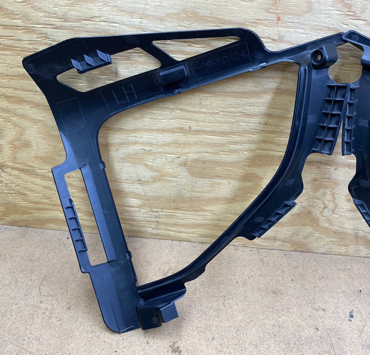2021-2022 Mitsubishi Eclipse Cross Front Bumper Brackets Left And