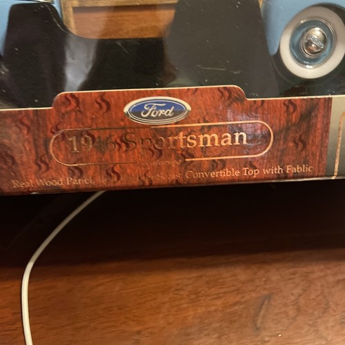 Signatures Series 1943 Ford Sportsman Wood Panels Die Cast Metal 24k Plate Coin - Picture 3 of 12