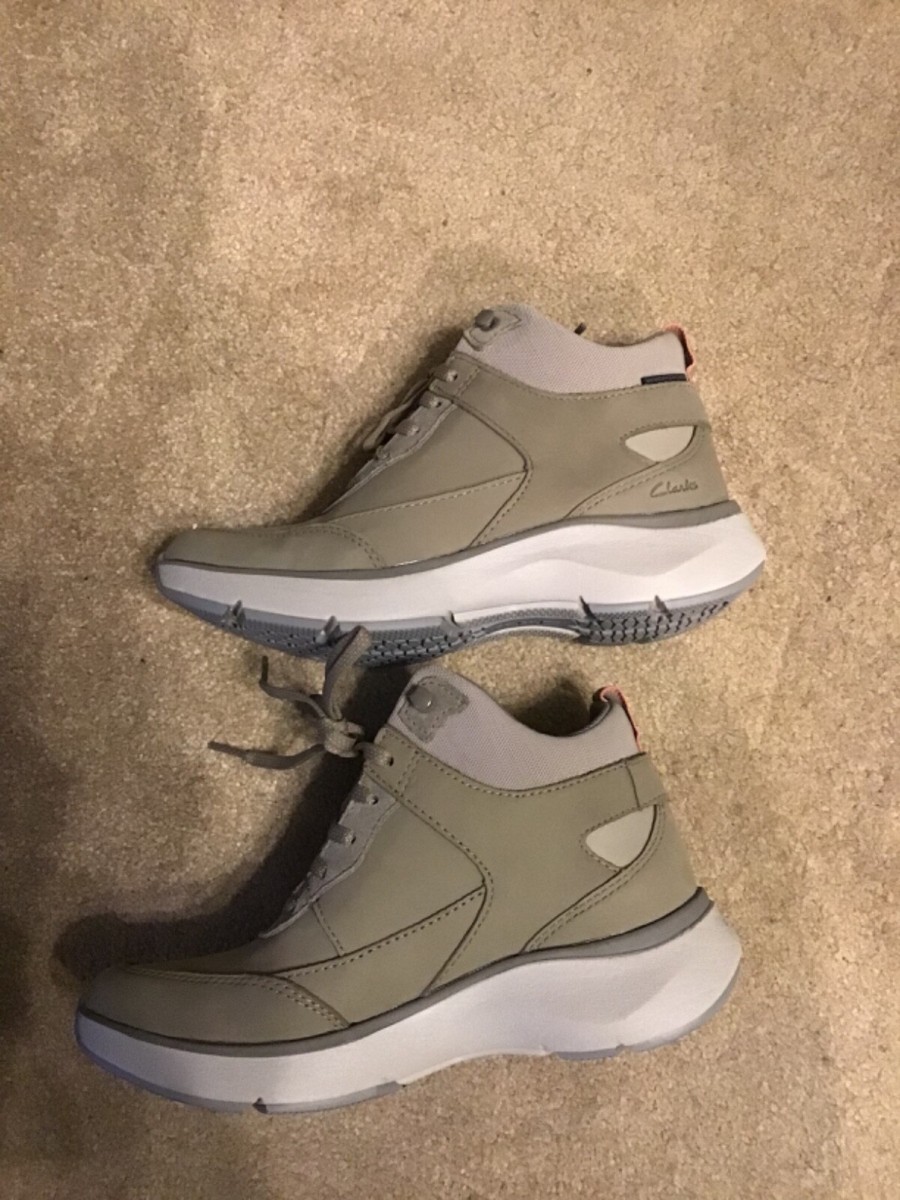 BNIB Clarks Wave mid sage combi walking boot size 3D