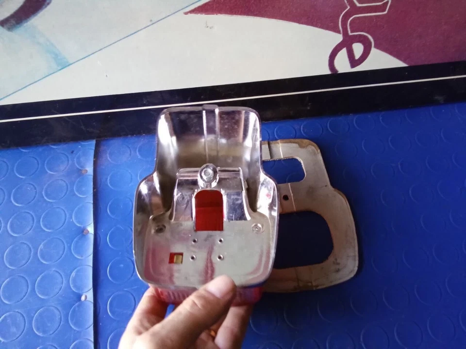  FANALE POSTERIORE VESPA 125 PRIMAVERA  - Immagine 3 di 4