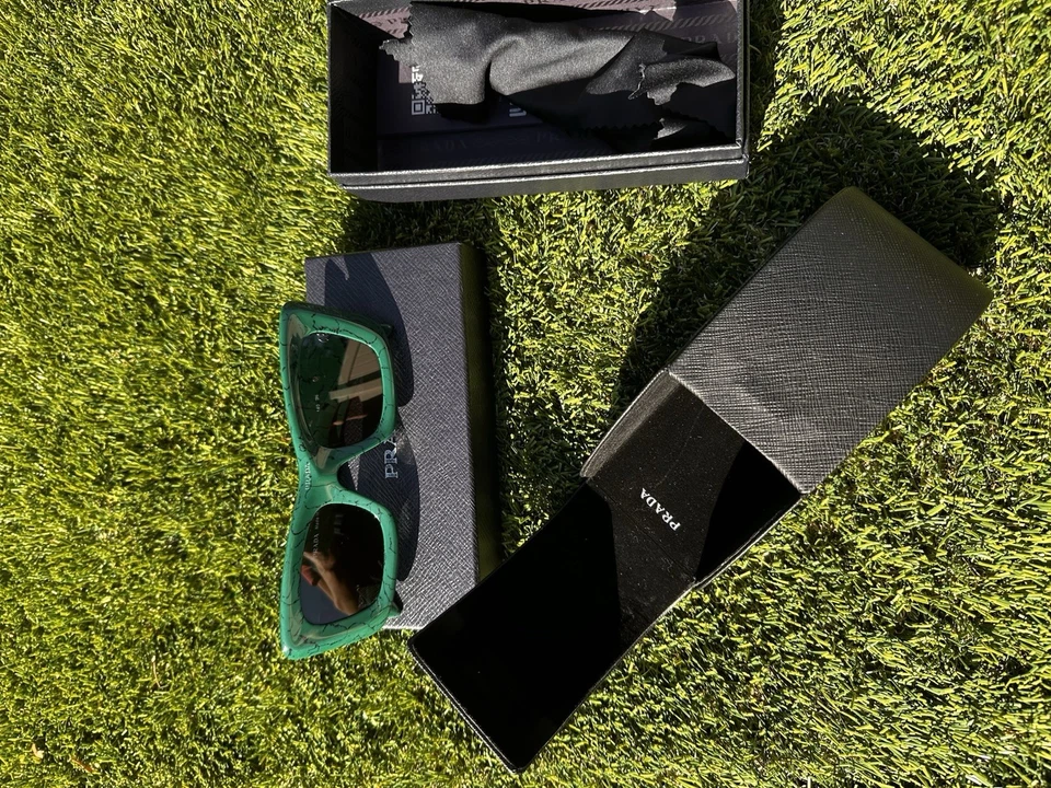Gafas de sol Prada verde mármol logotipo SHW sin usar Foto 3 de 4