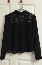 Women’s medium H&M black peasant top in black with floral design