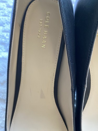 Scarpe decolte Cole Haan tacco donna 9B nero oro fiocco pelle - Foto 3 di 8