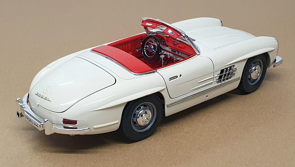 Burago 1/18 Scale 3023 - 1957 Mercedes Benz 300SL Roadster - Ivory - Image 2 of 4