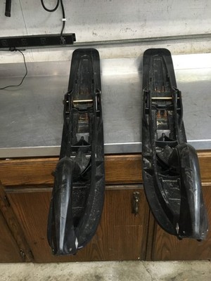 Skidoo REV  XR 600 Etec  MXZ GSX  GRAND TOURING skis