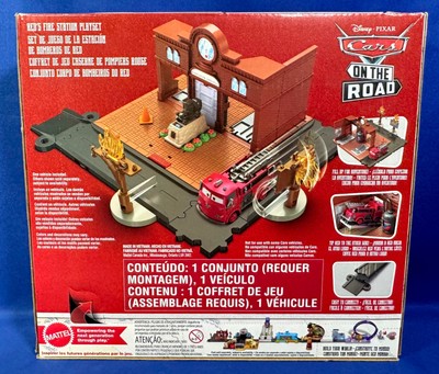 カーズ・オン・ザ・ロード - レッド・ファイアステーション Disney Pixar Cars Movie Toy: Red's Fire Station Playset with