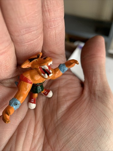 VINTAGE 1990s CRASH BANDICOOT TINY TIGER MINI 1.5" FIGURE - Picture 3 of 4