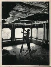 Press Photo George Swift works on heating system at Albany High School, New York