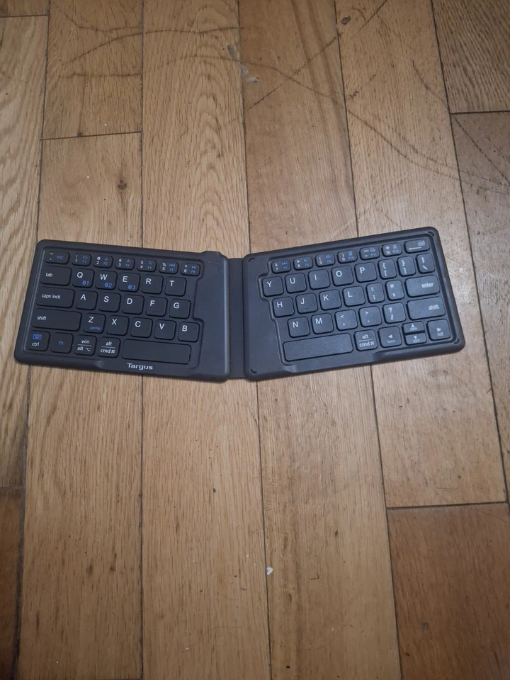 Wireless Targus Keyboard Bluetooth Pocket SIZED Keyboard (Take Anywhere) - Image 4 of 4