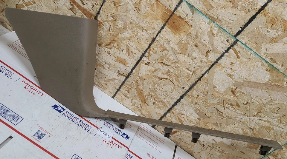 Dodge Ram 1500 2009-2018 puerta del pasajero delantero derecho umbral placa de desgaste moldura OEM Foto 2 de 4