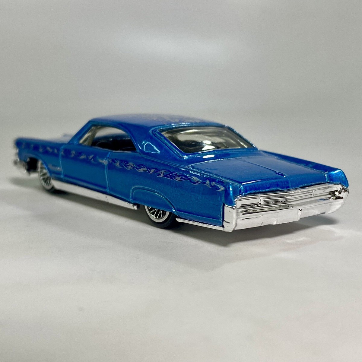 65 Pontiac Bonneville Blue 1:64 Diecast Diorama Model Car First