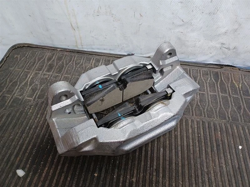 Front Passenger Right Caliper 85524104 For 19-23 Silverado 1500 2863888 - Image 3 of 3