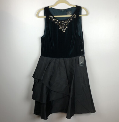 green emerald velvet dress Amazon.com: Adrianna Papell Women's Burnout Velvet Gown, Hunter, 6 :  Clothing, Shoes & Jewelry