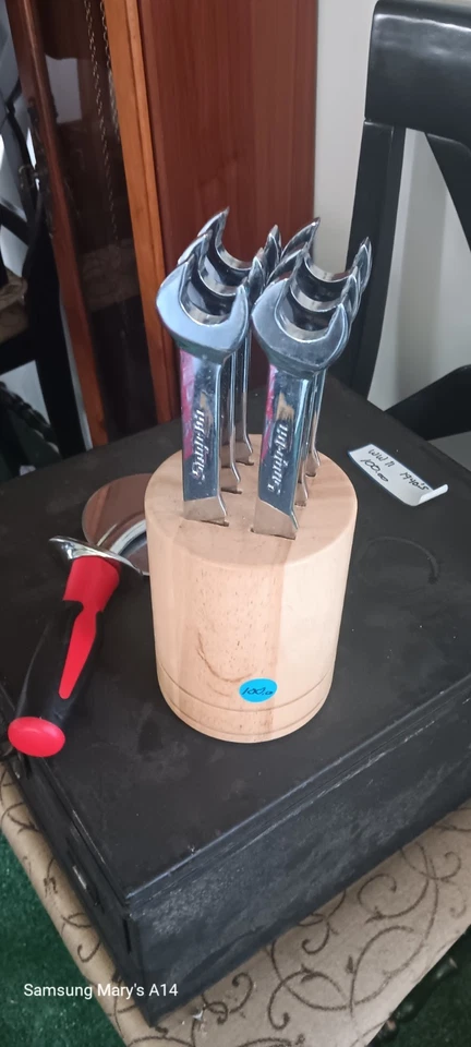 Juego de 6 cuchillos para carne de acero inoxidable con llave a presión con bloque de madera Foto 3 de 3