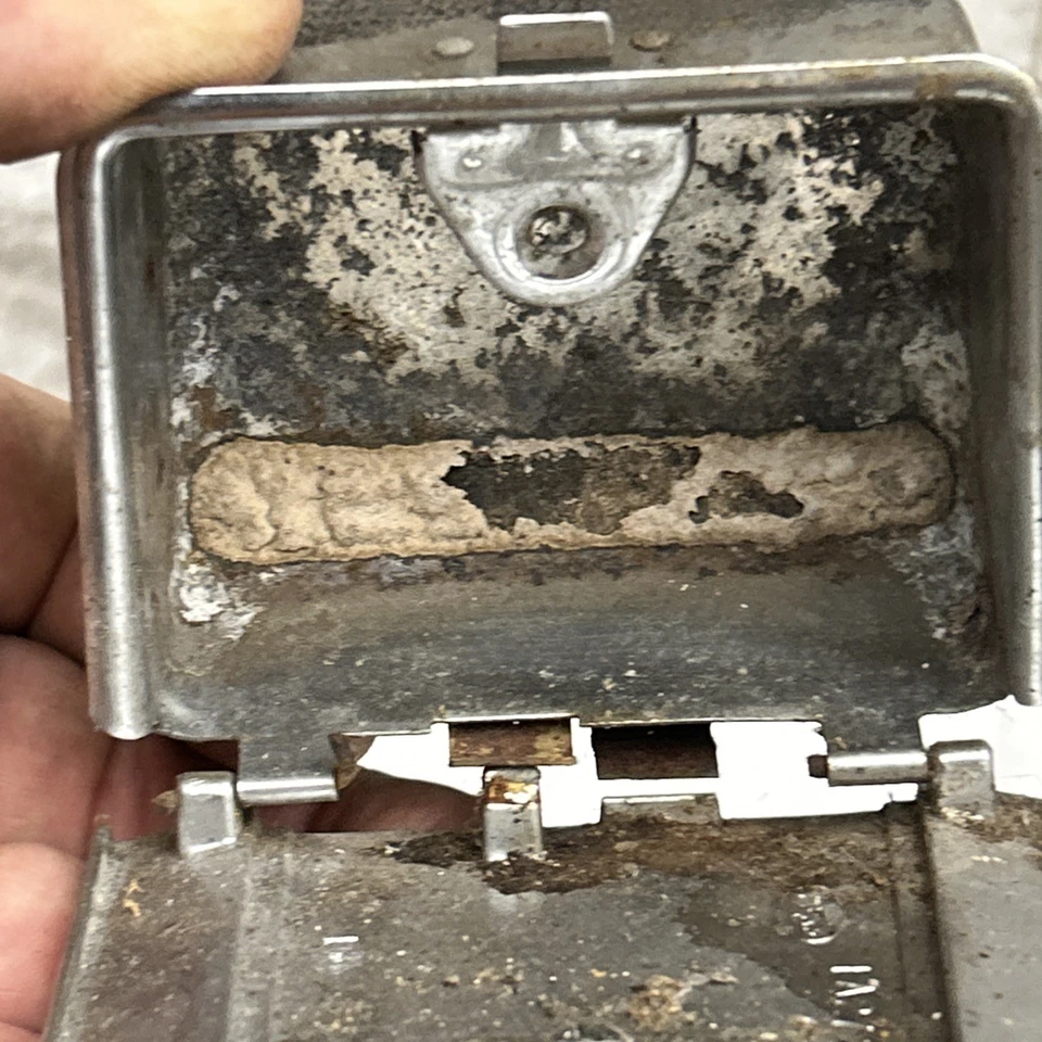 Ford Mustang Mercury Cougar 1967 consola central montaje de cenicero #1A27222 Foto 3 de 4