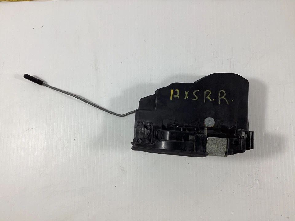 Unidad de actuador de pestillo de cerradura de puerta trasera derecha BMW X5 X6 2007-2013 7318414 OEM. Foto 2 de 4