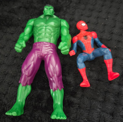 Hasbro Marvel Incredible Hulk Actionfigur & Hasbro 2013 Spiderman Figur