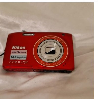 Nikon Coolpix S3100 Digitalkamera Red 14,0 MP 5x  Nikon Coolpix S3100 Rot