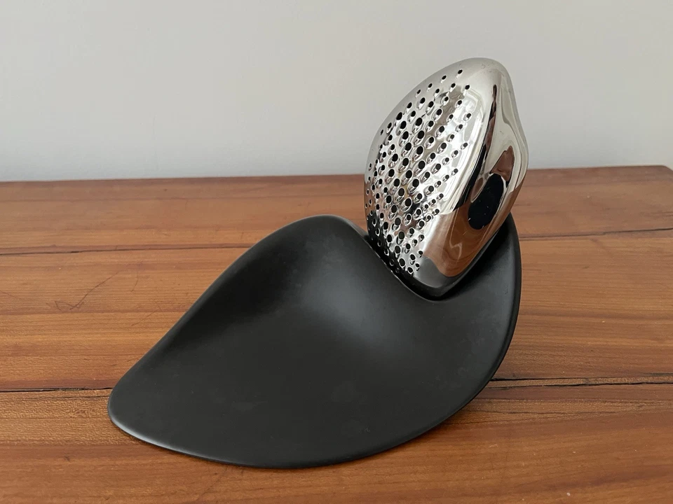 Alessi Forma Design-Käsereibe von Zaha Hadid