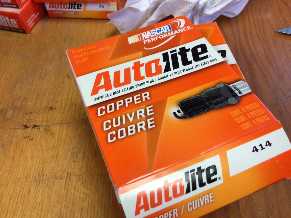 Bujía Autolite 414 cobre sin resistencia - Juego de 10 bujías OEM Foto 2 de 4