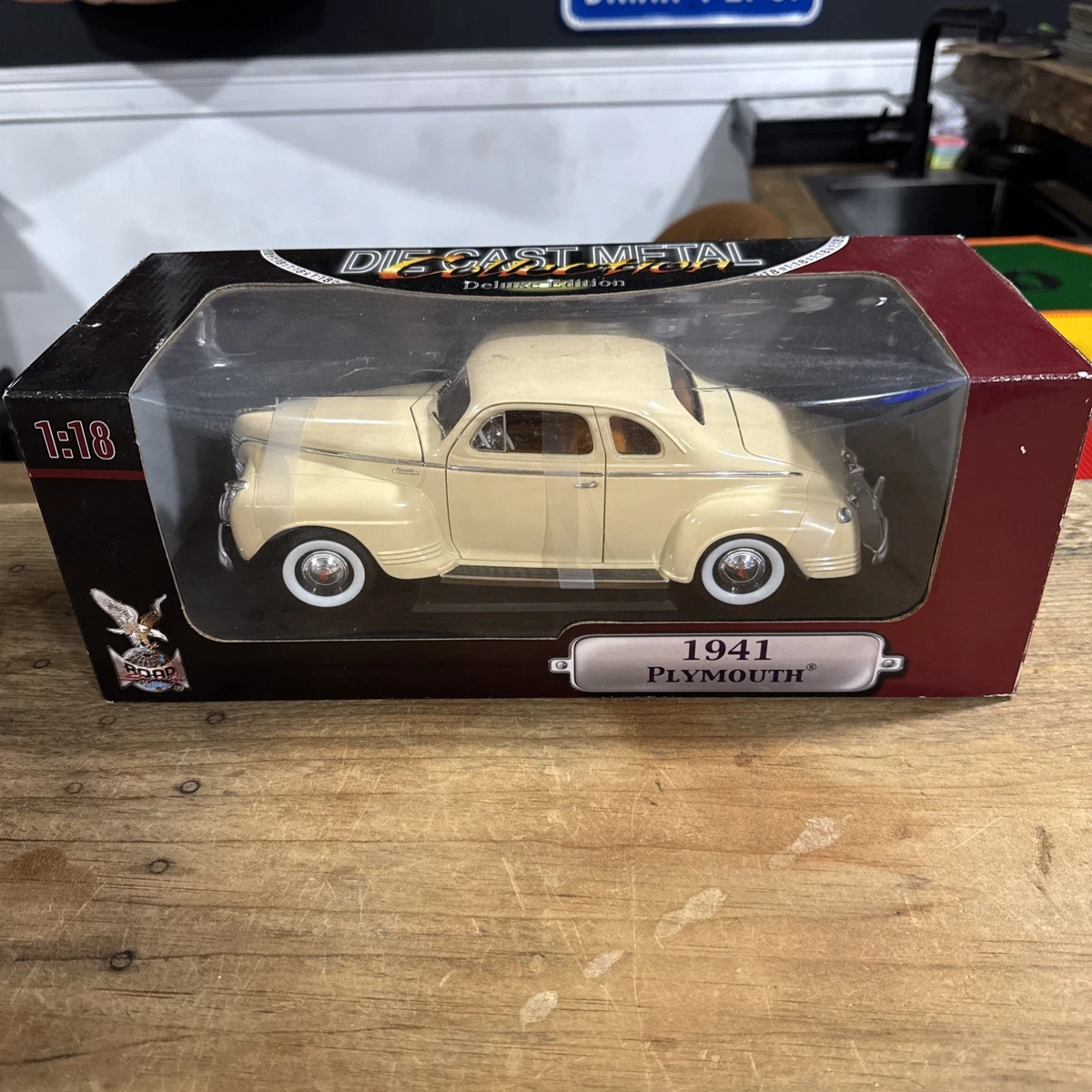 Preços baixos em Escala 1:18 Plymouth Road Signature Veículos de