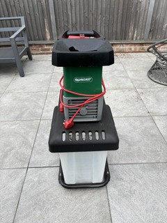 Qualcast SDS2810 2800W Electric Quiet Shredder Wood Chipper Mulcher Garden Waste