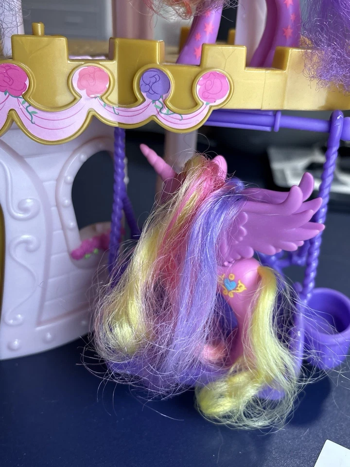 My Little Pony G4 Wedding Castle Princess Cadance & Shining Armor + 2 Ponies MLP - Image 3 of 4