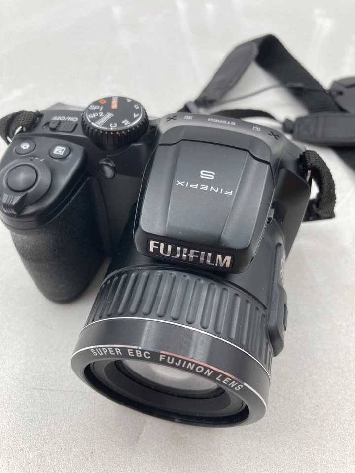 Fujifilm FinePix S Digital Camera 30x Optical Zoom 16MP Full HD Video - Image 2 of 4