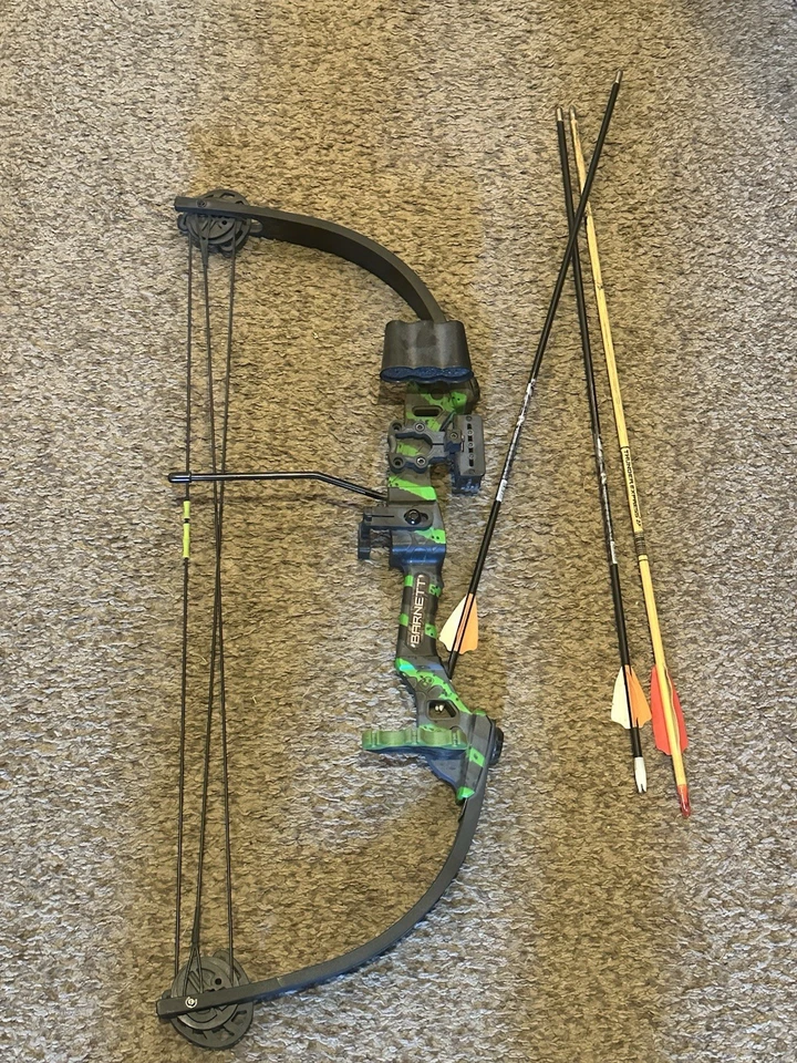 Barnett Tomcat 2 Compound Youth Bow with Sights Rest and Quiver. - Image 4 of 4
