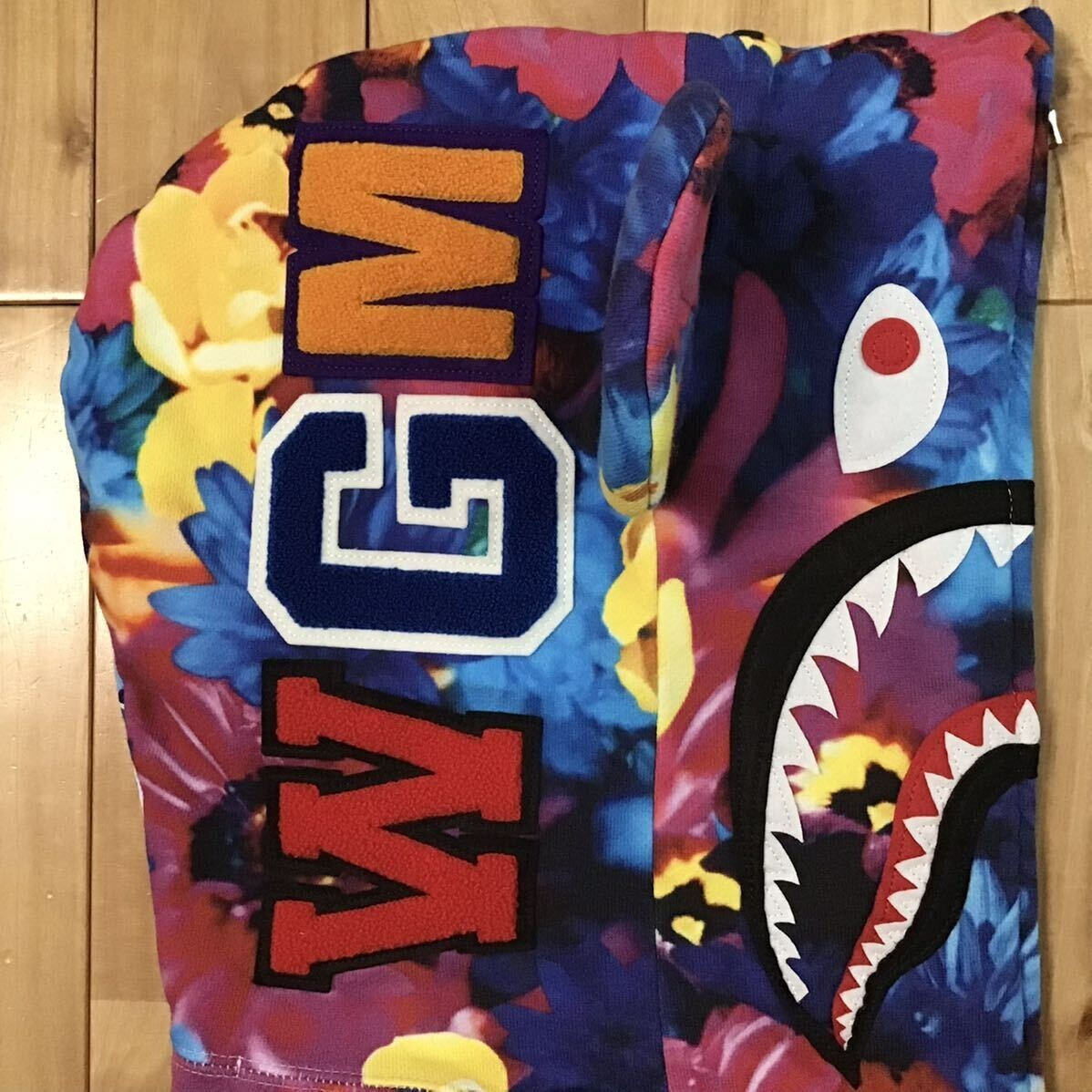 BAPE × Mika Ninagawa BE@R Shark full zip hoodie ABC camo A BAPE × Mika Ninagawa BE@R Shark full zip hoodie ABC camo A