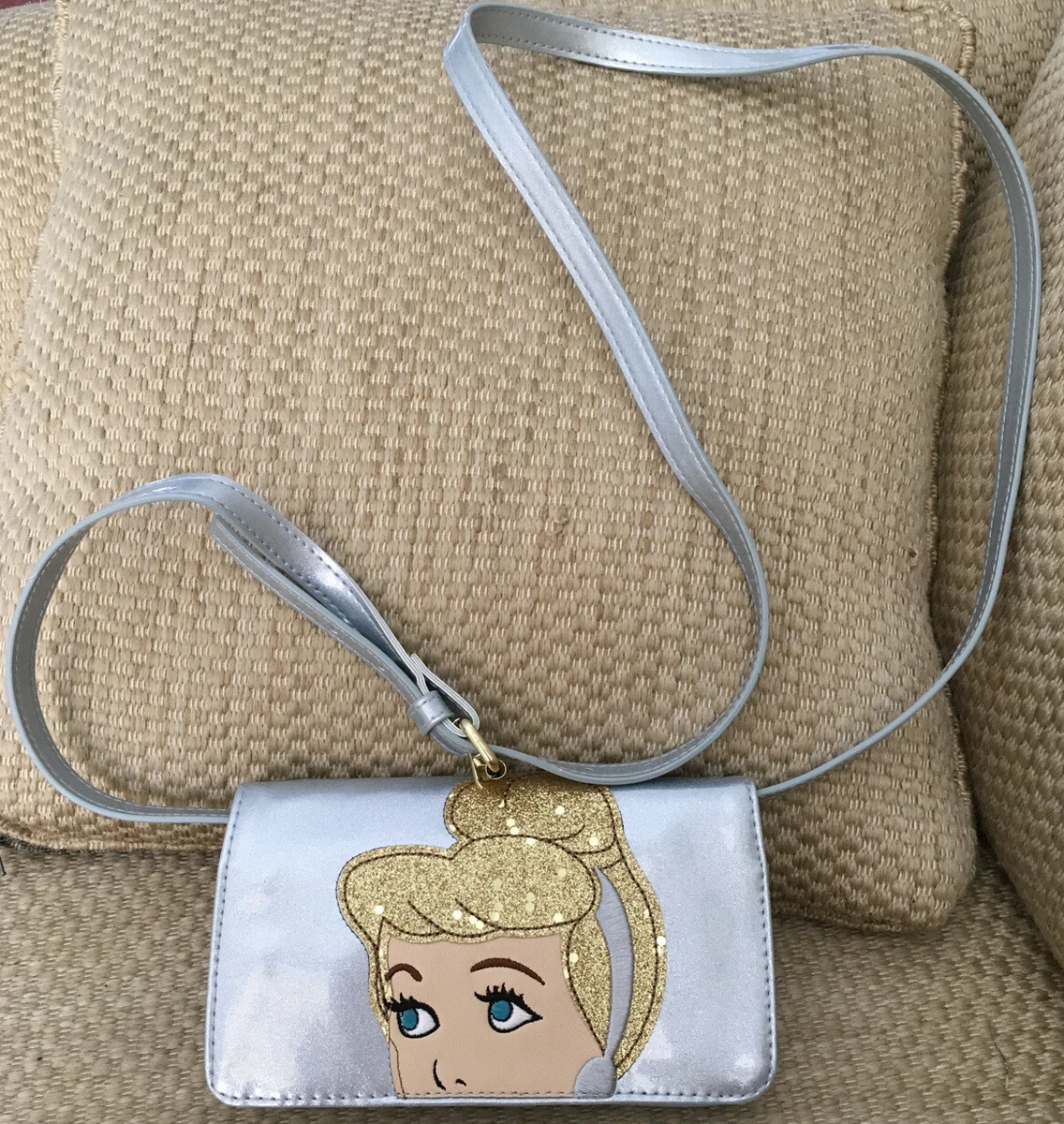 DANIELLE NICOLE TANGLED RAPUNZEL ROYAL WEDDING CAKE CROSSBODY BAG –  Margarita's Toy Chest