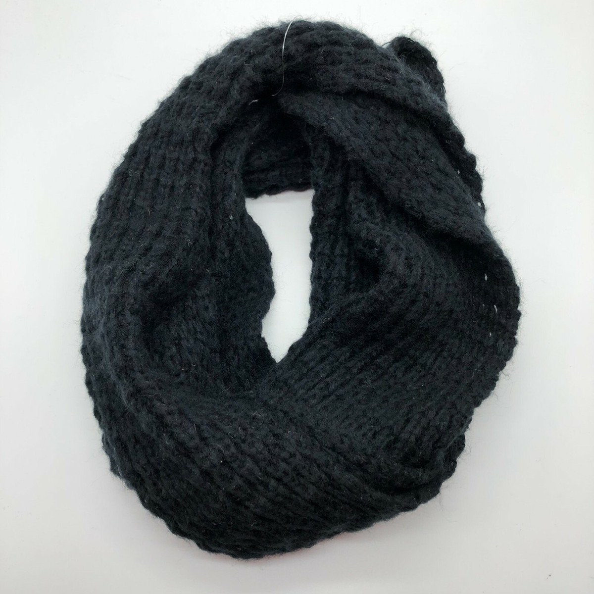 Aeropostale Womens Infinity Scarf Chunky Knit Black