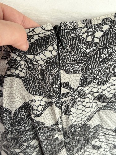 Bianca Spender For Carla Zampatti Size 8 (4 US) Black & Beige Silk Blend Skirt - Picture 3 of 7