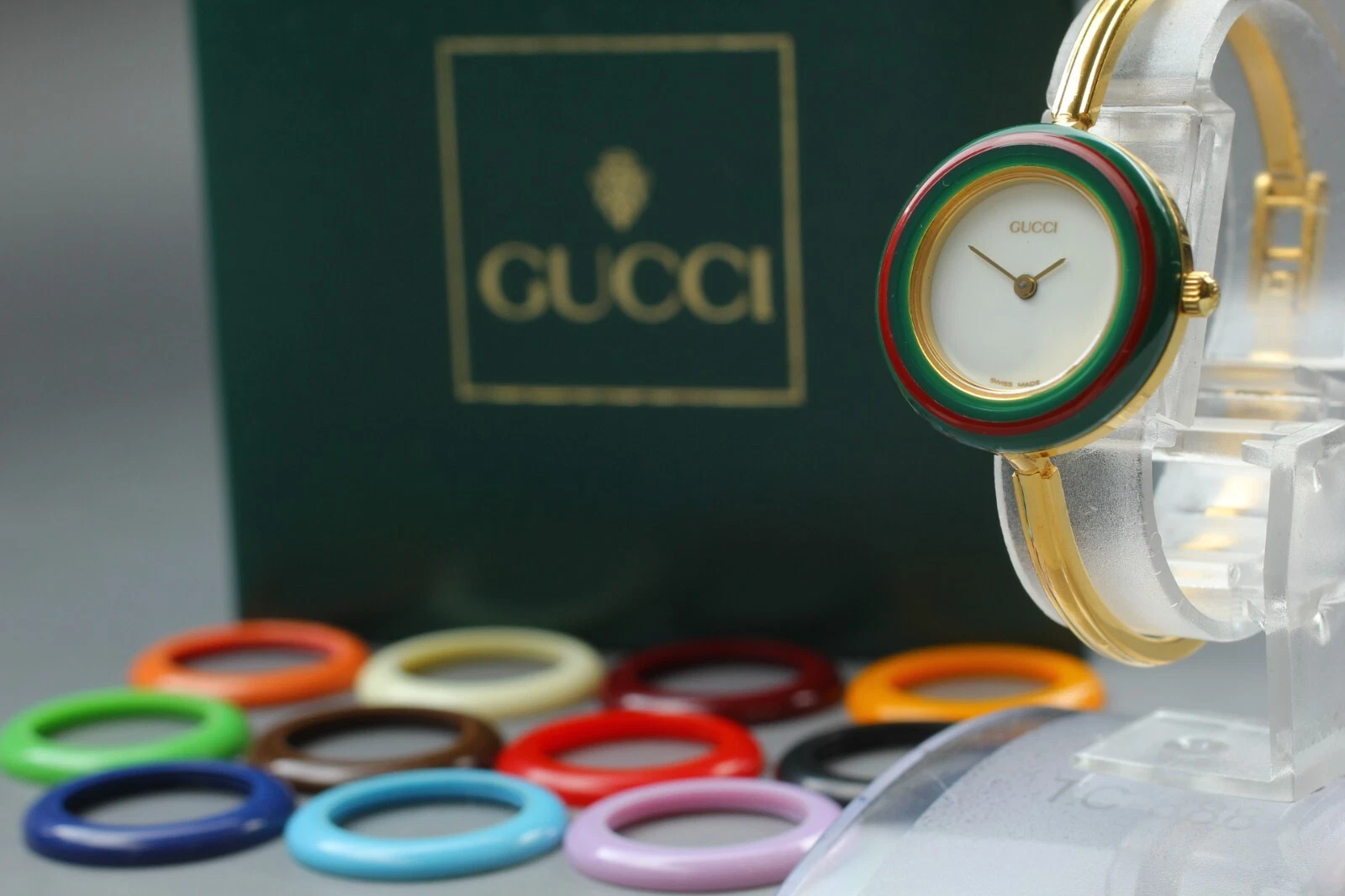 [EXC+5 en BOITE avec papier] Montre vintage GUCCI lunette à changement 11/12,2 or Qz JP U284