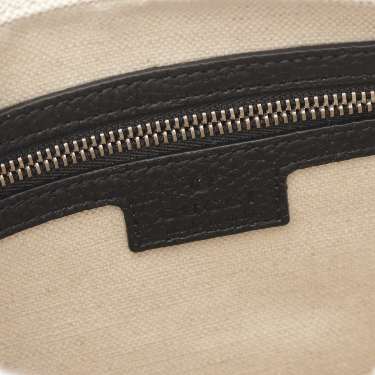 GUCCI Jumbo GG Crossbody Shoulder Bag 794088AABY01000 GUCCI Jumbo GG Crossbody Shoulder Bag 794088AABY01000