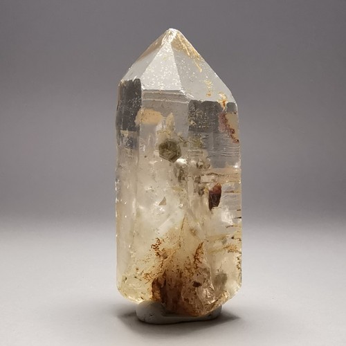 Cuarzo de 477,5 quilates con inclusión de cloro / Madagascar / muestra de cristal en bruto - Imagen 7 de 11