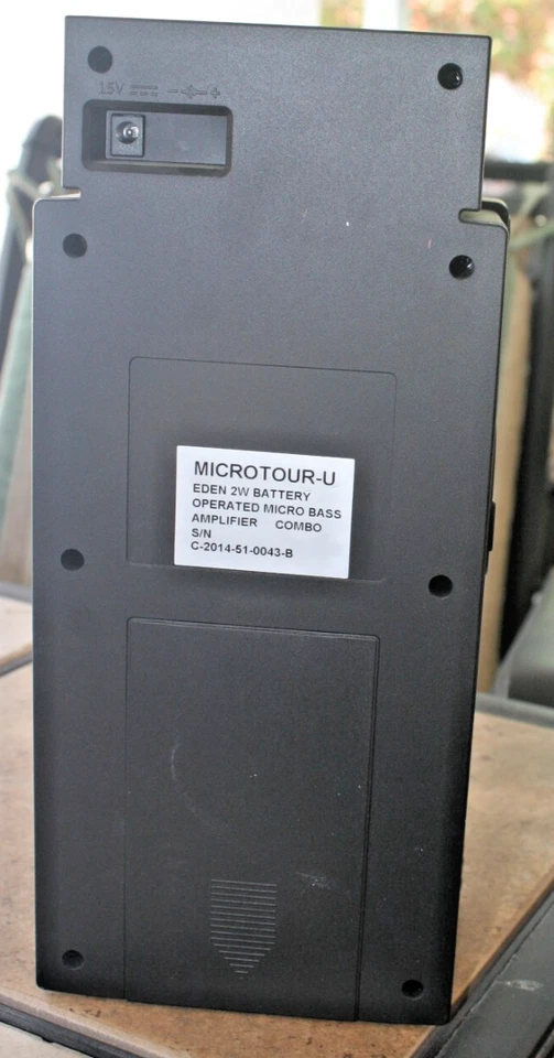 COMBO AMPLIFICADOR MICRO BAJOS A BATERÍA EDEN MICROTOUR-U 2W Foto 2 de 4