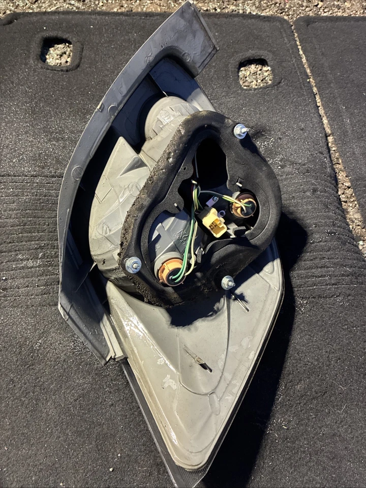 Luz trasera lado pasajero Toyota Matrix 2005-2008 Foto 4 de 4