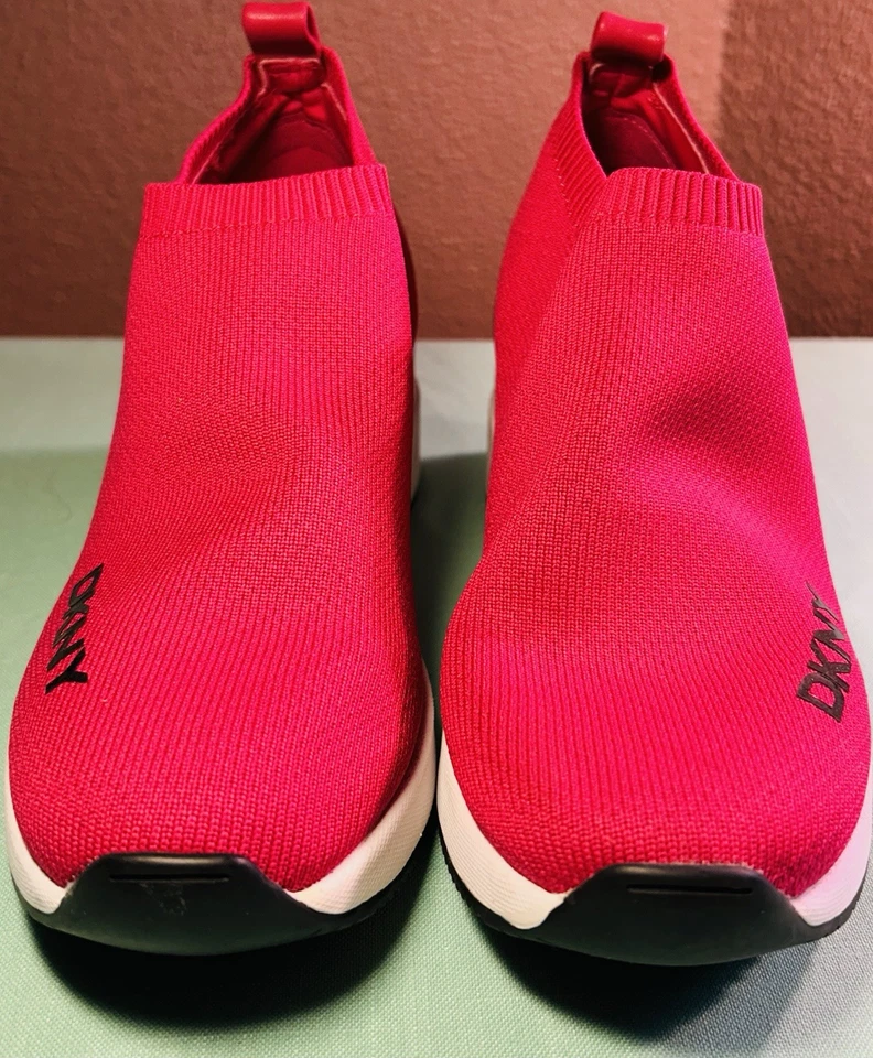 Zapatillas de cuña DKNY para mujer Foto 2 de 4