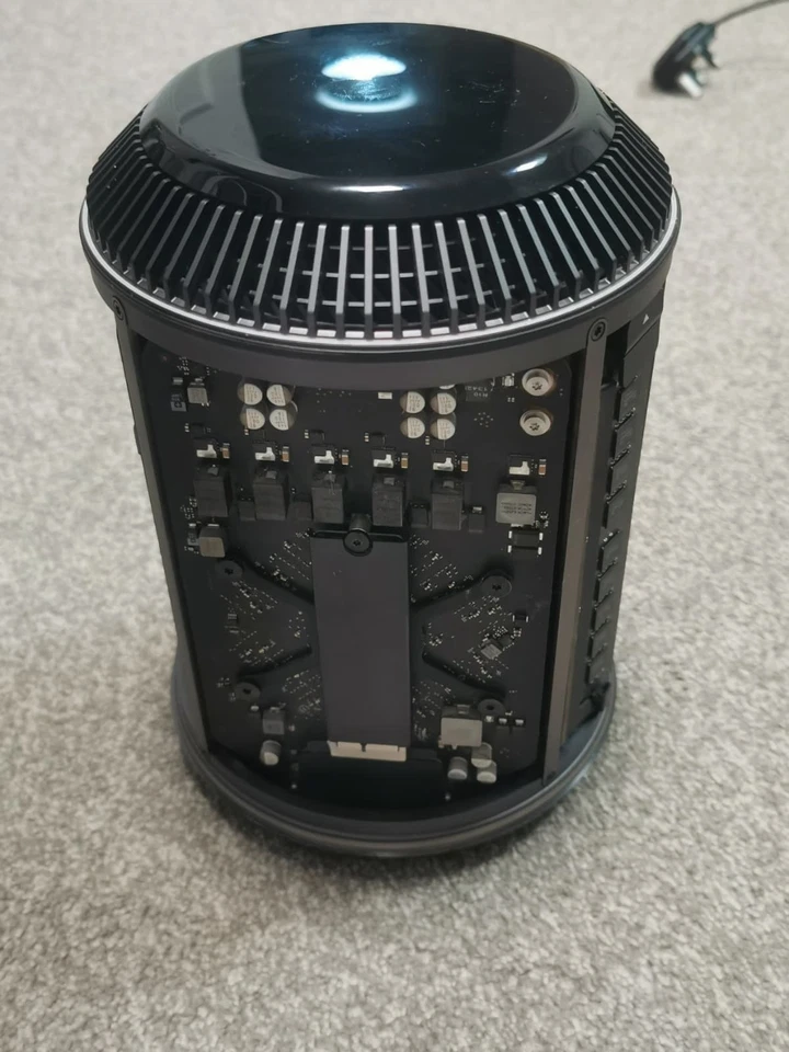 RESTORED Apple Mac Pro 2013 | 12 Core | D700 | Very Good Condition - Image 3 of 4