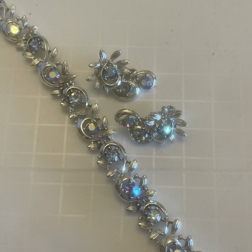 "Juego vintage BSK azul cristal AB patrón de hojas 7,3"" pulsera y clip ER tono plateado" - Imagen 1 de 11