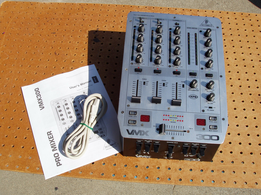 BEHRINGER MODEL VMX-300 VMX300 DJ 3 CHANNEL PRO MIXER ULTRA LOW NOISE +  ISSUES