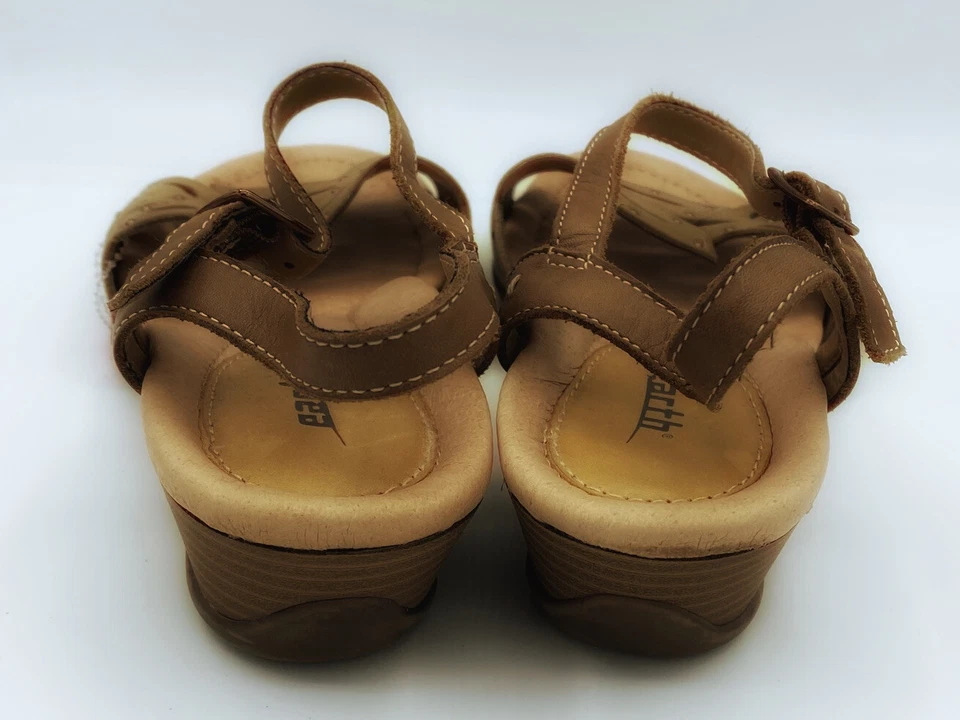 Sandalias Earth Orchid abeto de cuero amarillo con cuña con tachuelas para mujer talla 9B usadas en excelente estado Foto 3 de 4