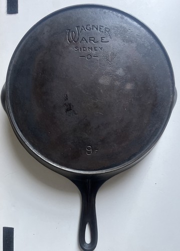 vintage Wagner Ware Sidney -O- #9 cast iron skillet W/ Heat Ring