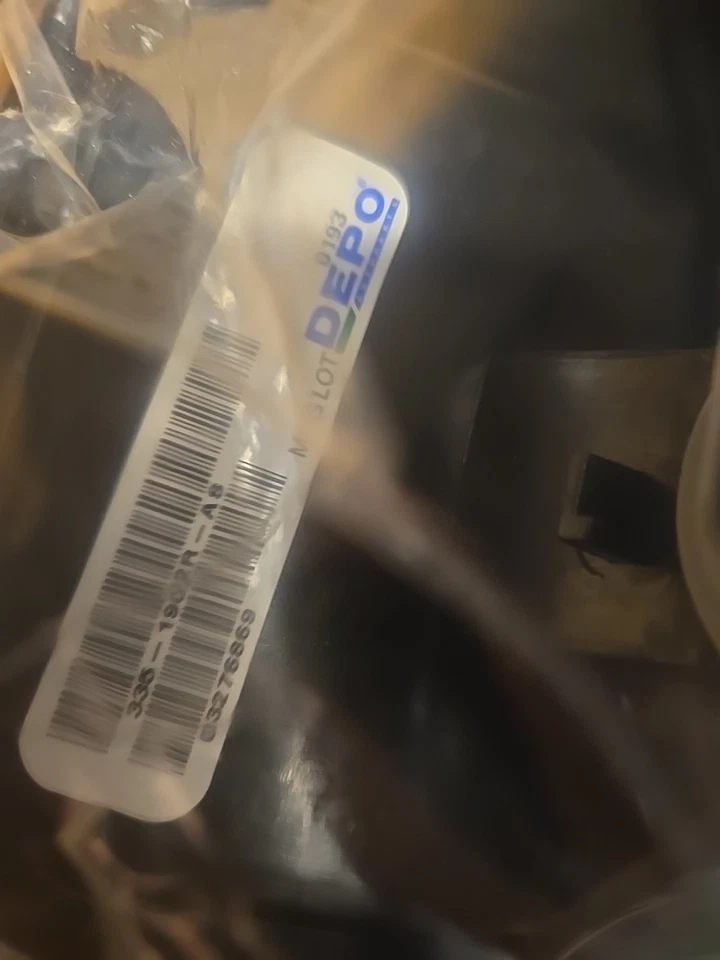 Nueva luz trasera lateral del pasajero para Chevrolet GMC Suburban Tahoe Yukon 04-06 Foto 3 de 4