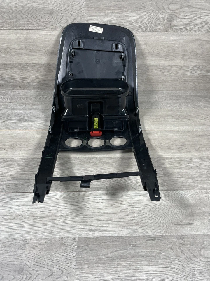 2004-2006 Pontiac GTO Front Dash Radio & A/C Surround Bezel Trim HAS A CRACK - Image 4 of 4