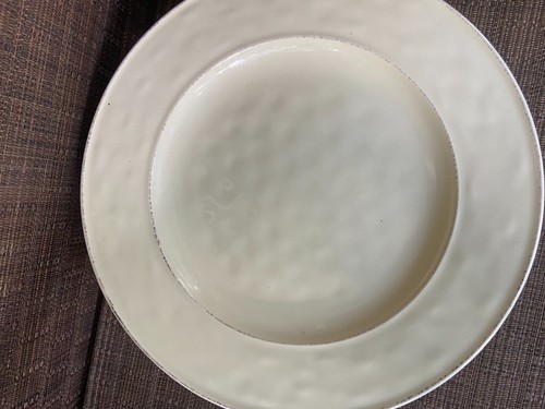4 platos de cena Pier 1 Martillo Creme Brulee 10 3/4" aspecto martillado - Imagen 2 de 4