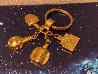 🕤 Superbe porte clefs collector en métal doré lourd de Christian DIOR ‼️