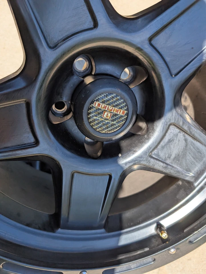 Rodas Level 8 ZX 17x9 5x114.3 -12 - Imagem 2 de 4